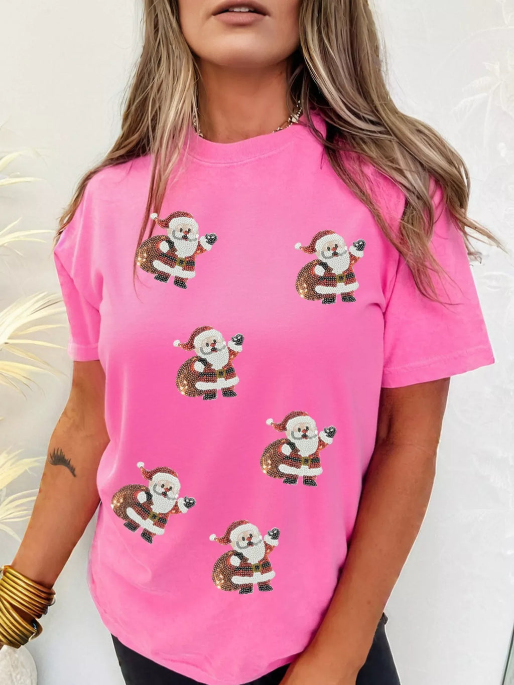 Sarah Express Women's Santa Claus Deliver Gifts Sequin Short Sleeve Tee