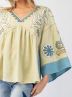 Sarah Express Women's Printed V-Neck Top with Contrast Trim Details