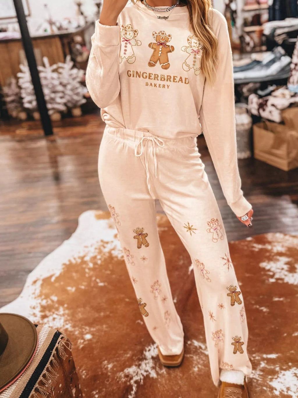 Sarah Express Women's Gingerbread Bakery Christmas Pajama Set - Long Sleeve Top and Pants Eggshell