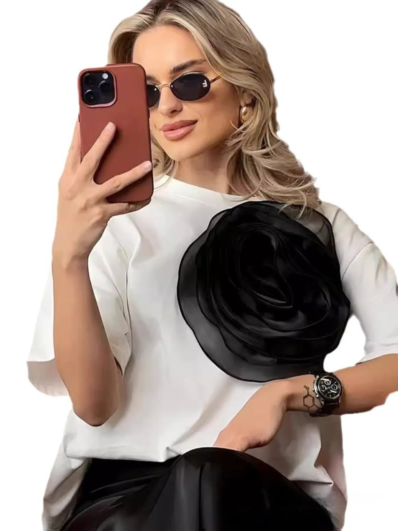 Sarah Express Women's Flower Applique Round Neck Short Sleeve T-Shirt