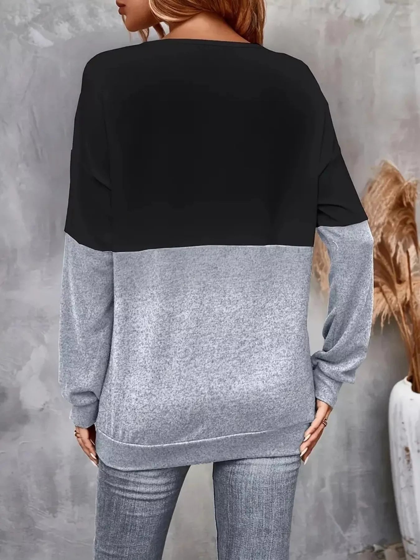 Sarah Express Women's Crisscross V-Neck Color Block Long Sleeve T-Shirt