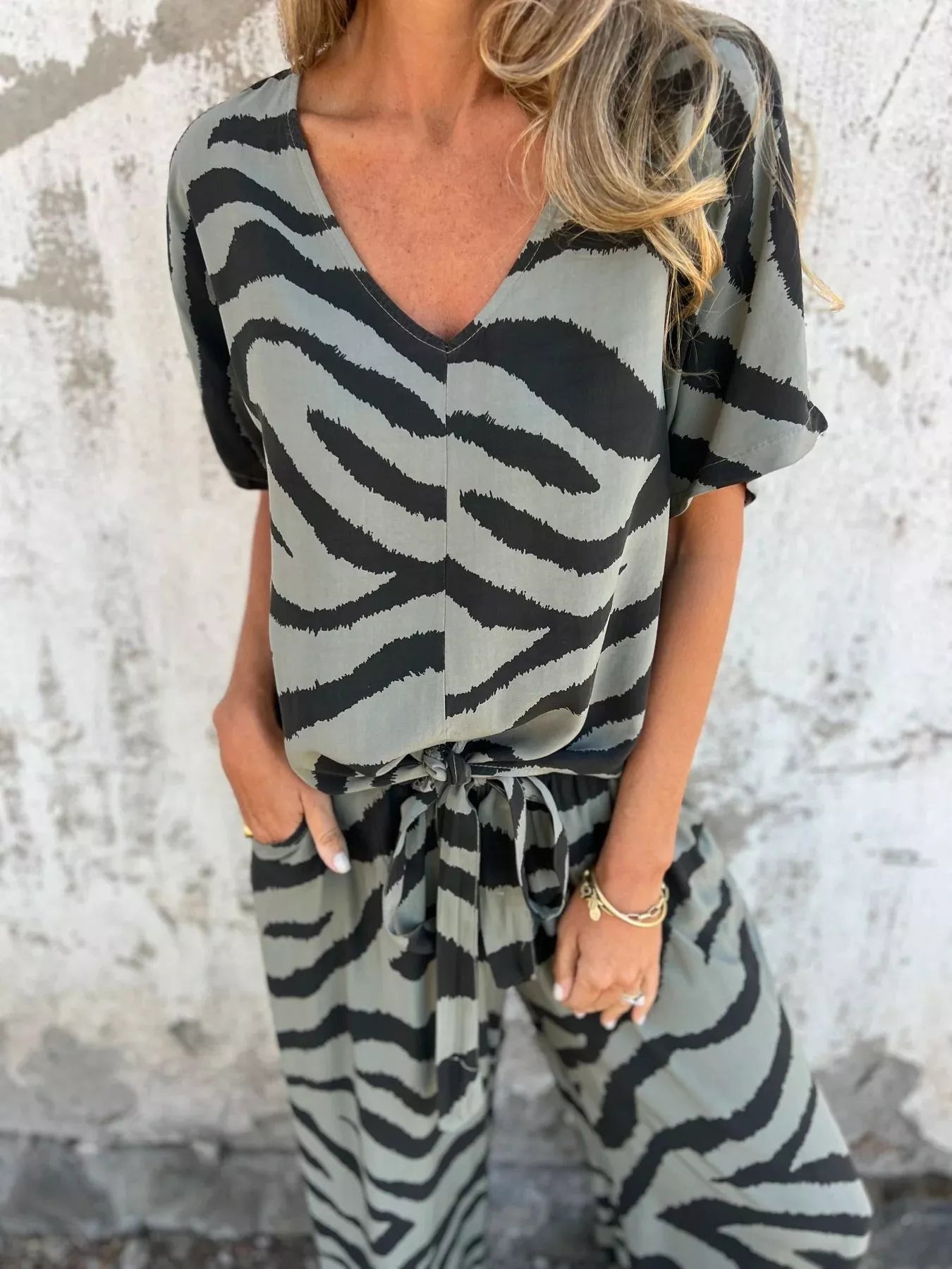 Sarah Express Women's Zebra Print V-Neck Top and Pants Set