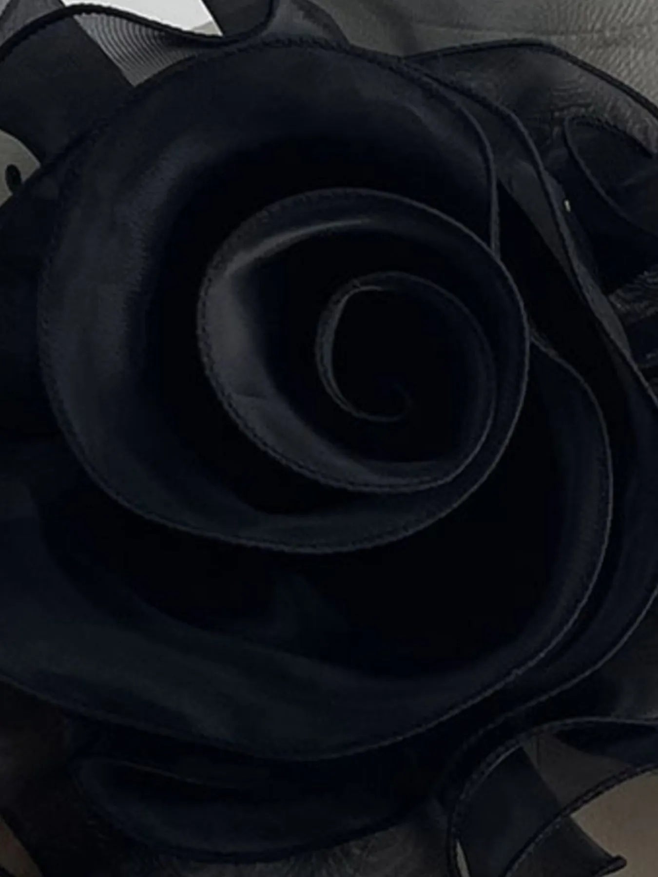 Sarah Express Women's Flower Applique Round Neck Short Sleeve T-Shirt