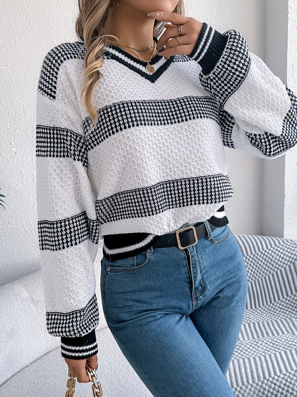 Sarah Express Women's Contrast Striped V-Neck Sweater