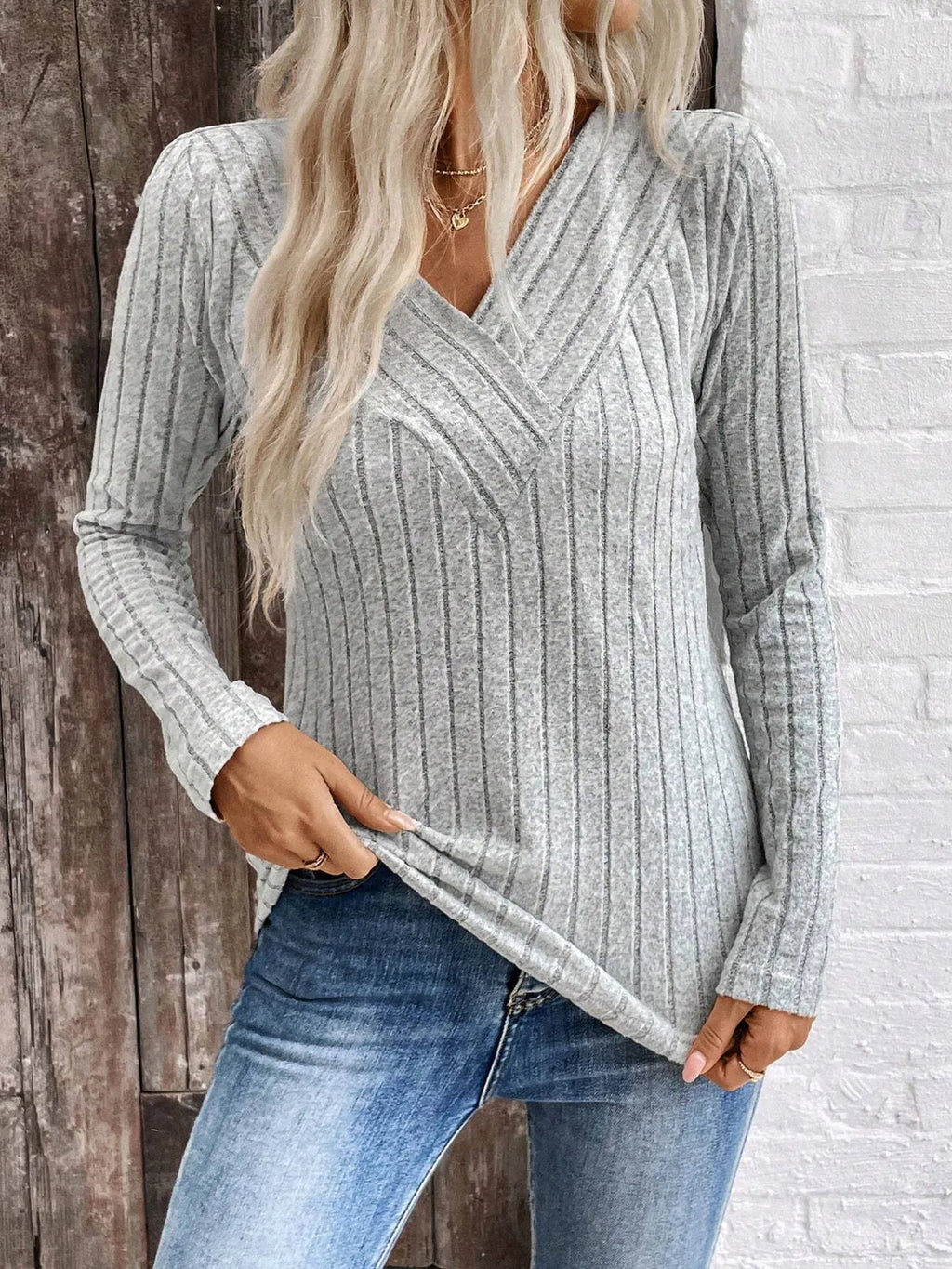 Sarah Express Women's Ribbed V-Neck Long Sleeve Knit T-Shirt