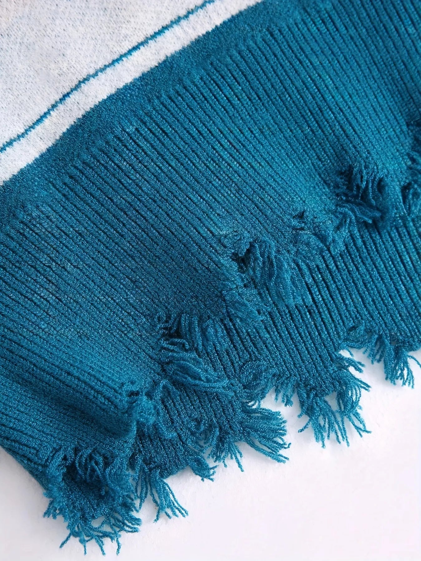 Sarah Express Women's Geometric Frayed Hem V-Neck Long Sleeve Sweater