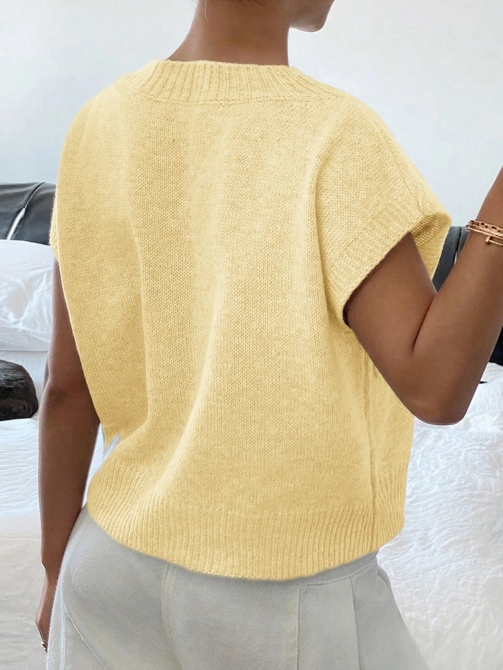 Sarah Express Women's Ribbed Hem V-Neck Short Sleeve Cable-Knit Sweater