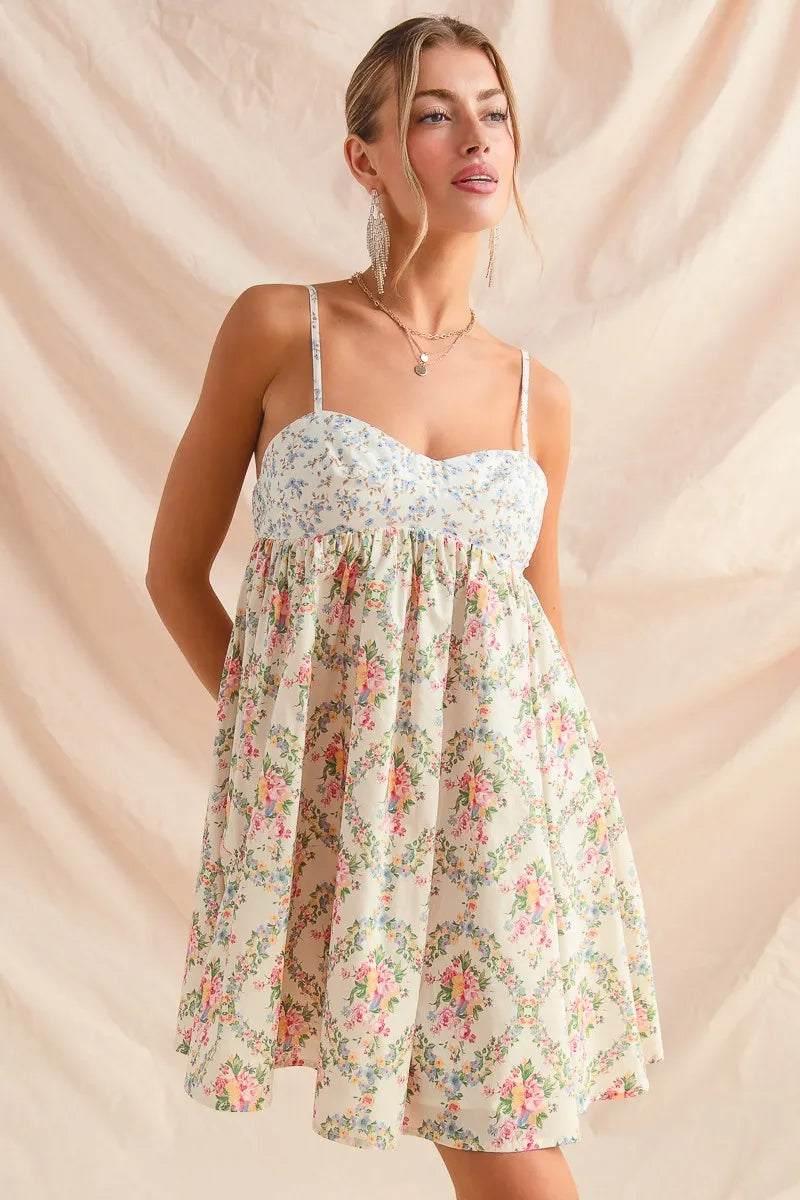 Sarah Express women’s floral print cami dress with a sweetheart neckline, lace trim, and smocked back.
