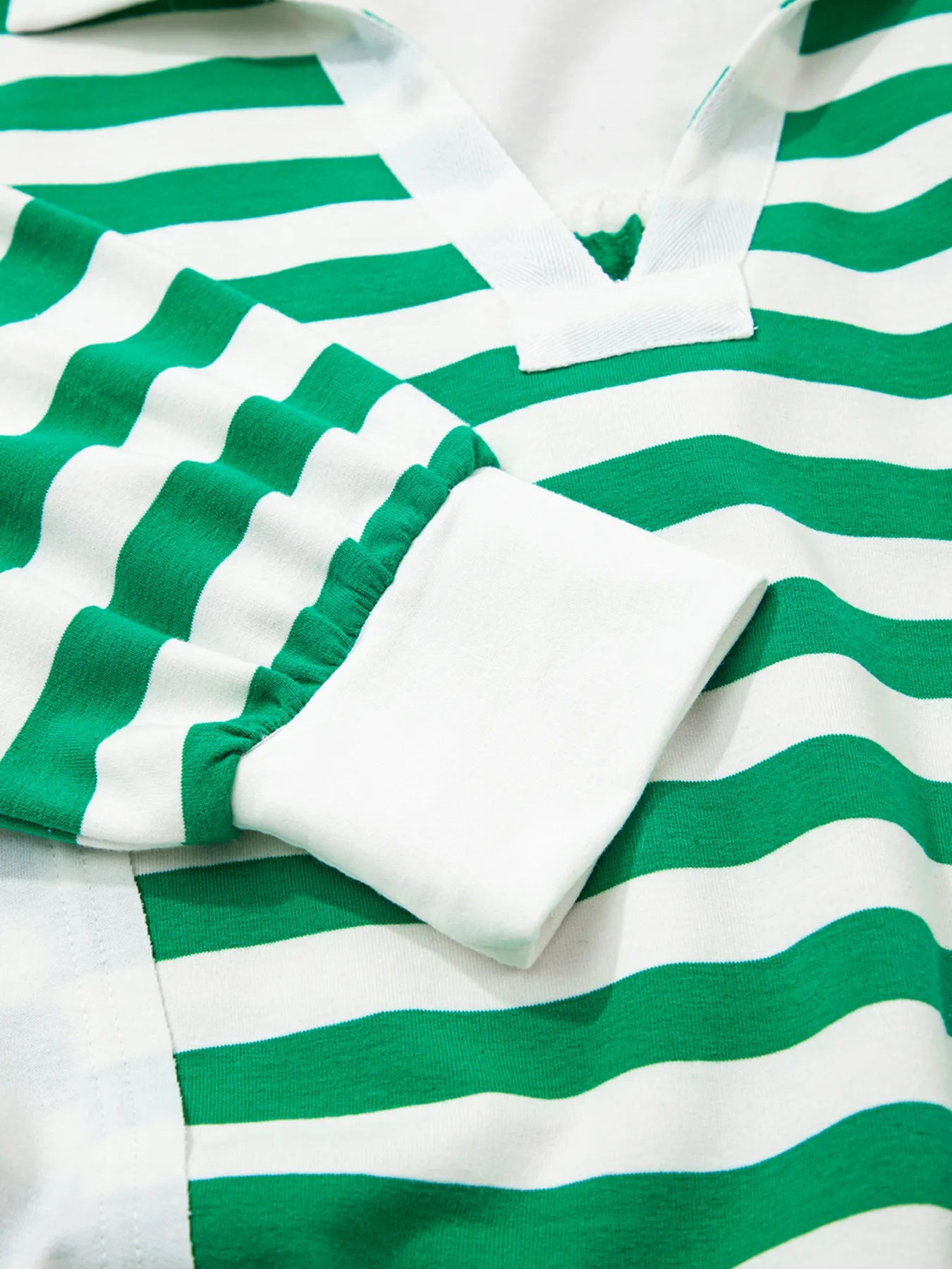 Sarah Express Women's Stripe Colorblock Collared V Neck Cropped Top