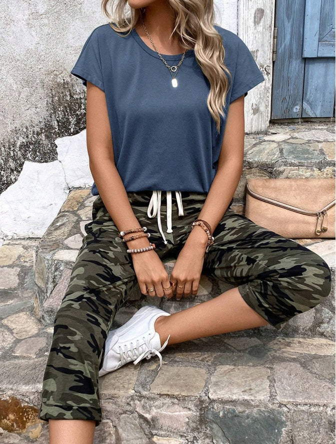 Solid Round Neck T-Shirt and Leopard Print Pants Two-Piece Set