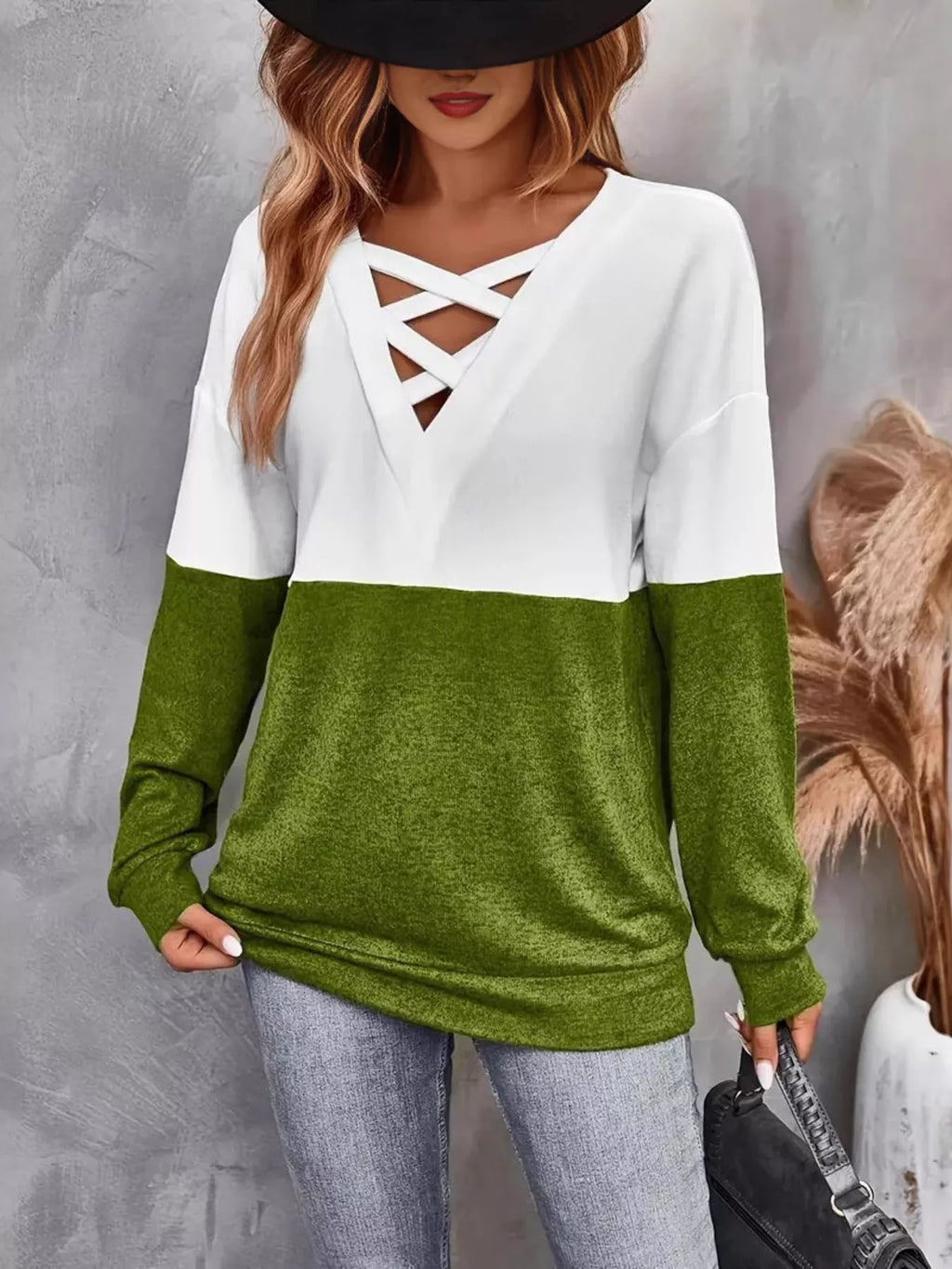 Sarah Express Women's Crisscross V-Neck Color Block Long Sleeve T-Shirt Green